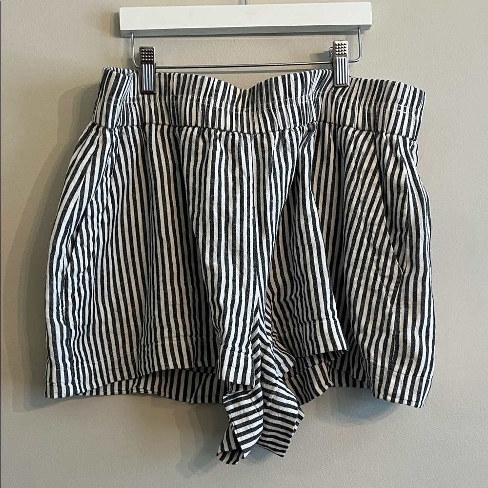 a new day Black and White Striped High Waist Shorts